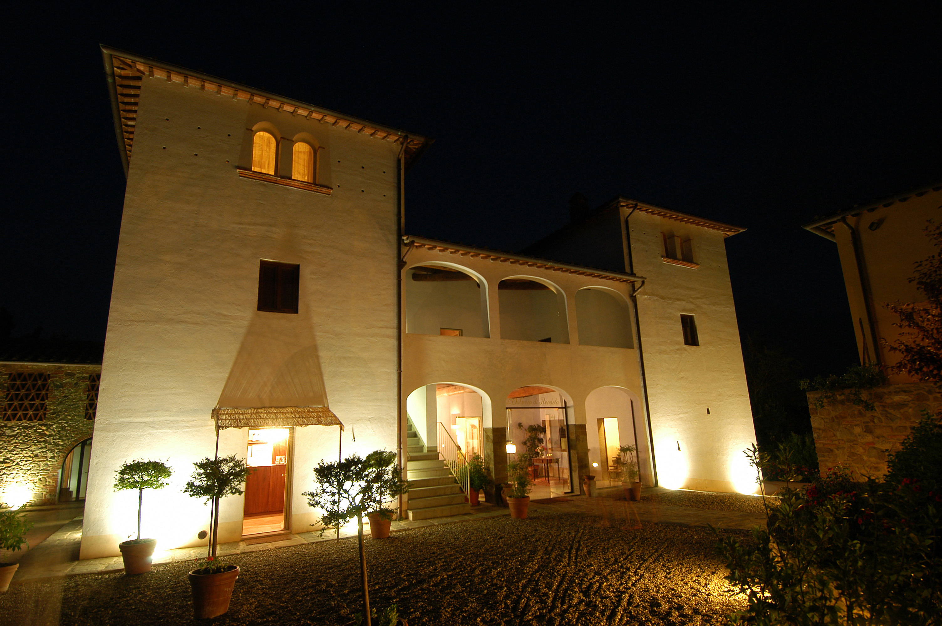 Ramugina esterno notte.jpg
